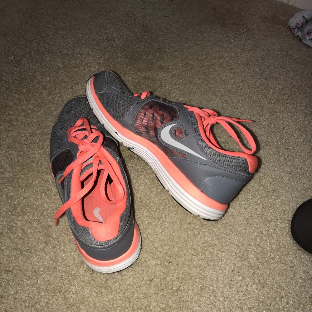 Nike tennis shoes